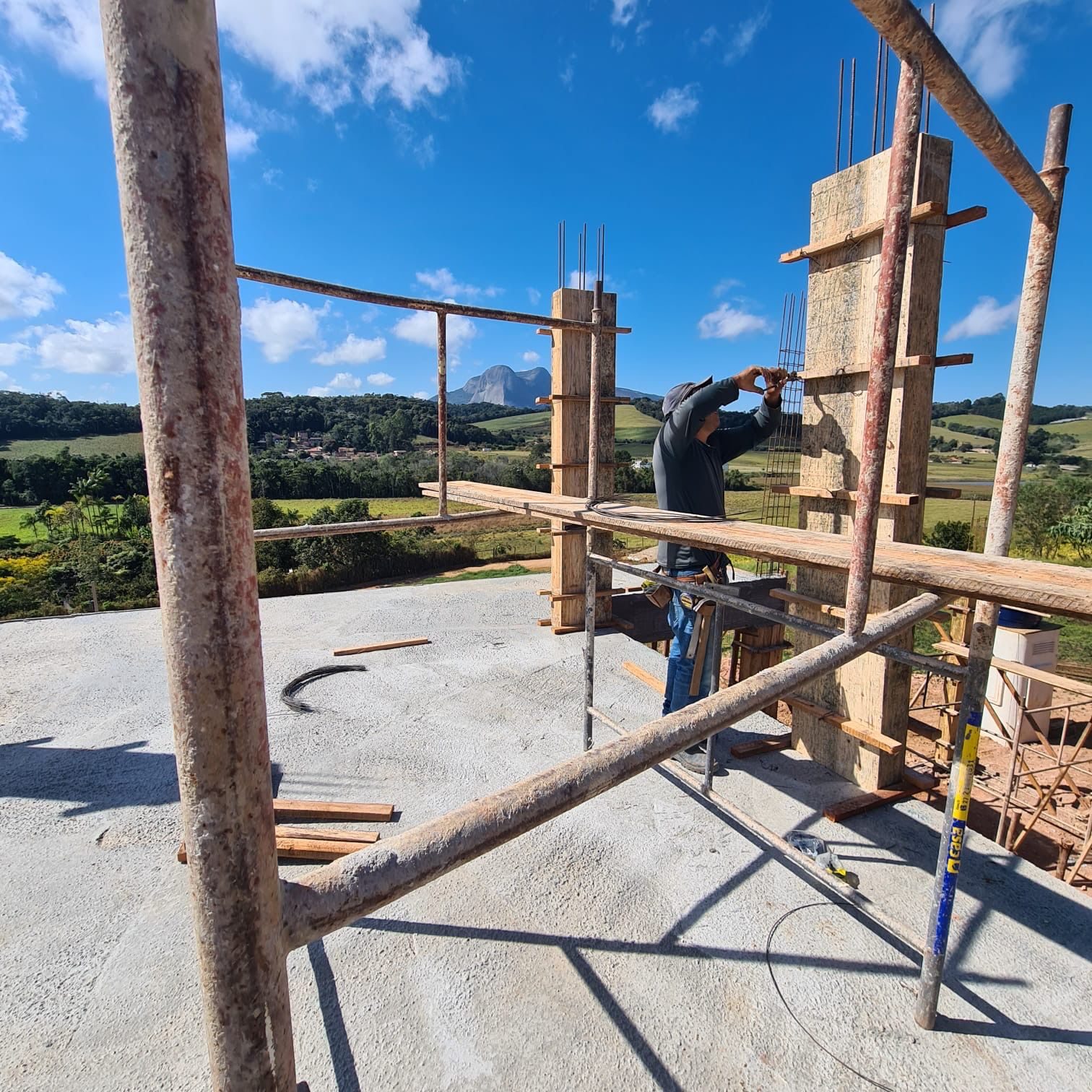 Obra de engenharia acompanhada pela Rumo Topografia