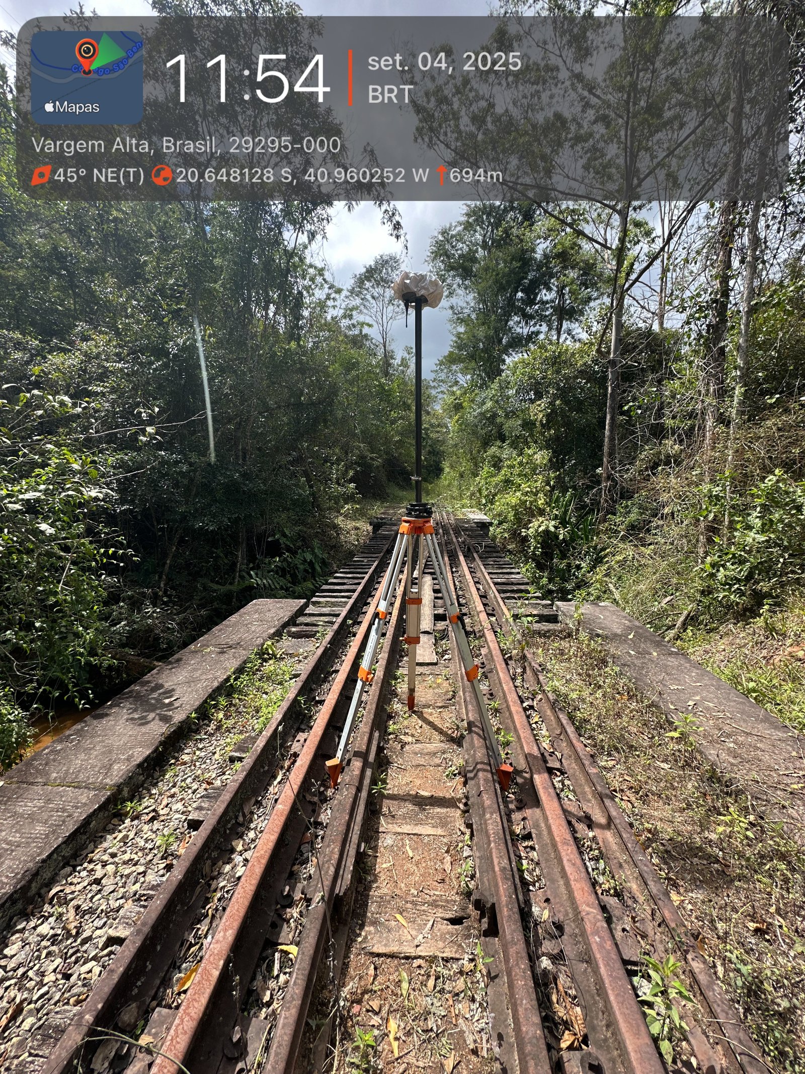 GPS RTK posicionado entre trilhos em Vargem Alta-ES